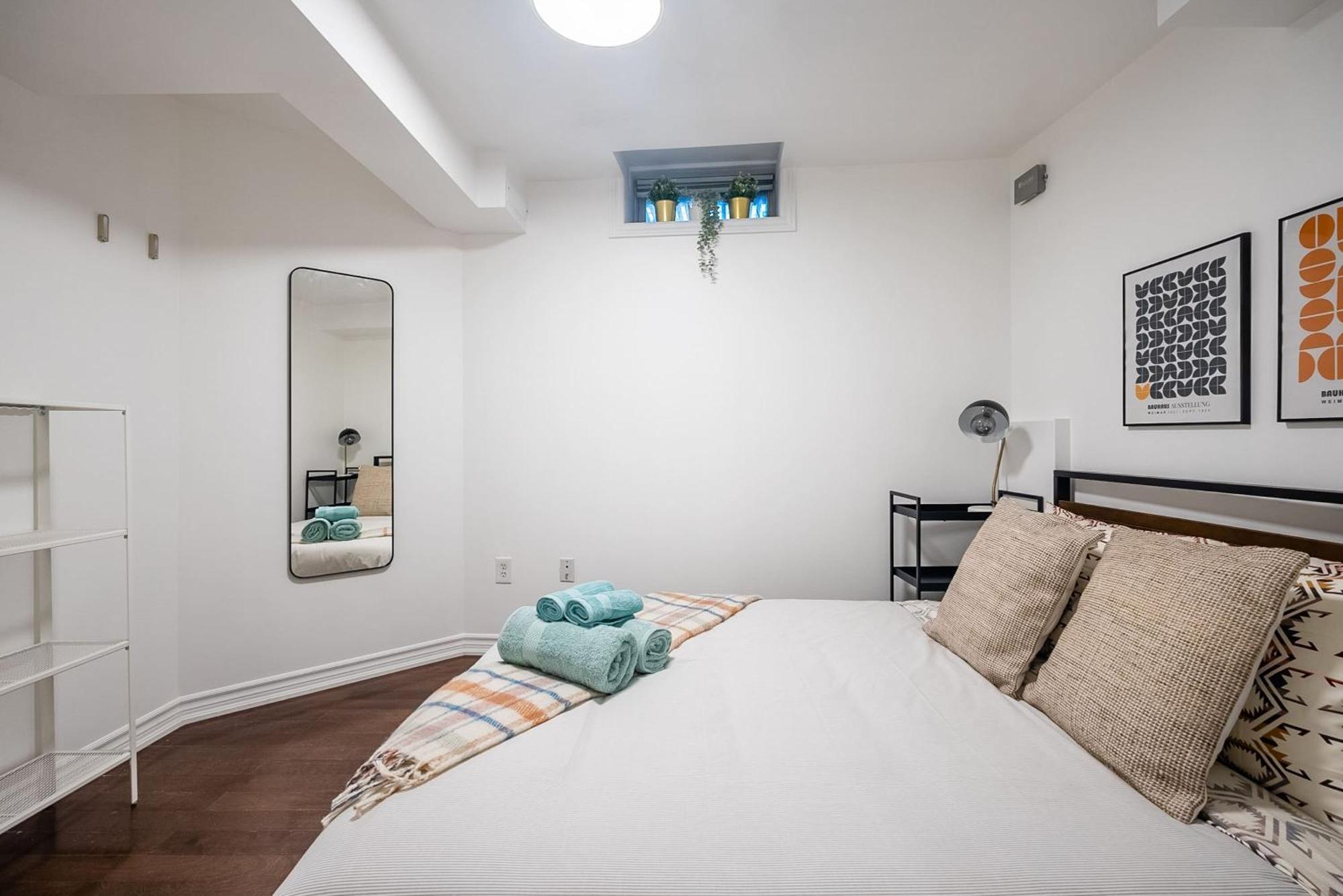 Basement Suite With Private Patio In Davenport 多伦多 外观 照片