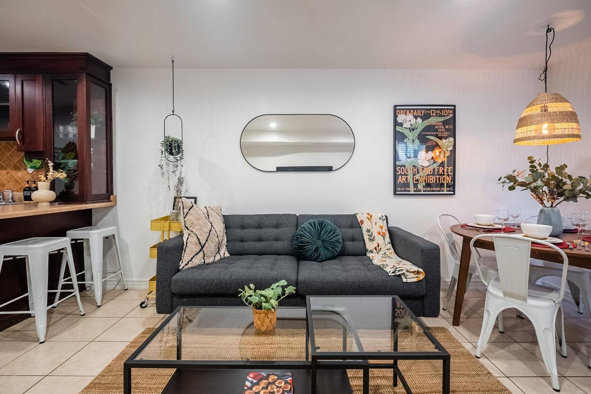 Basement Suite With Private Patio In Davenport 多伦多 外观 照片