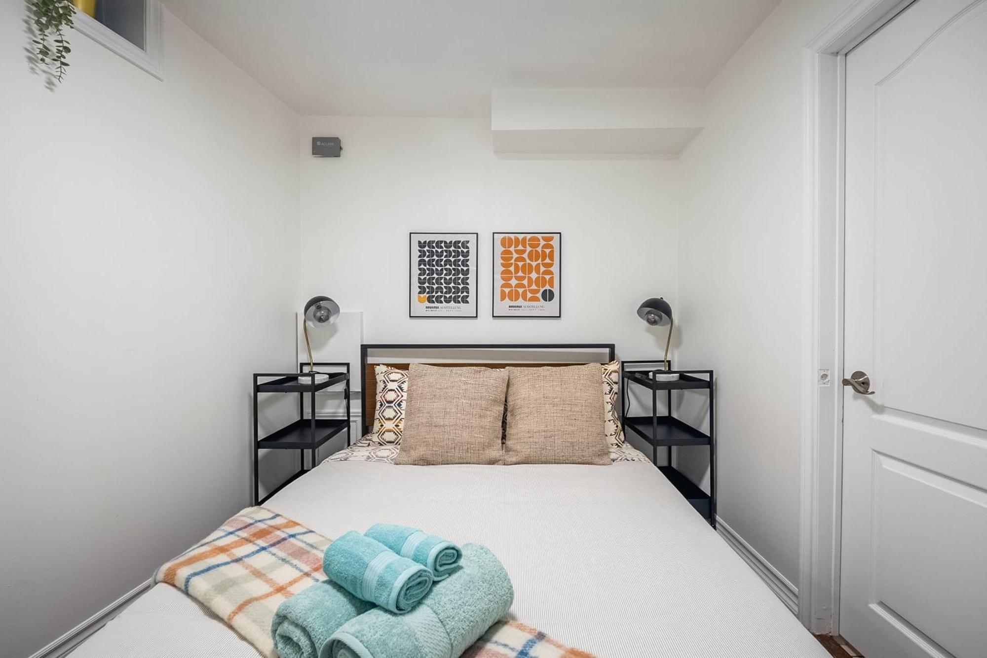 Basement Suite With Private Patio In Davenport 多伦多 外观 照片
